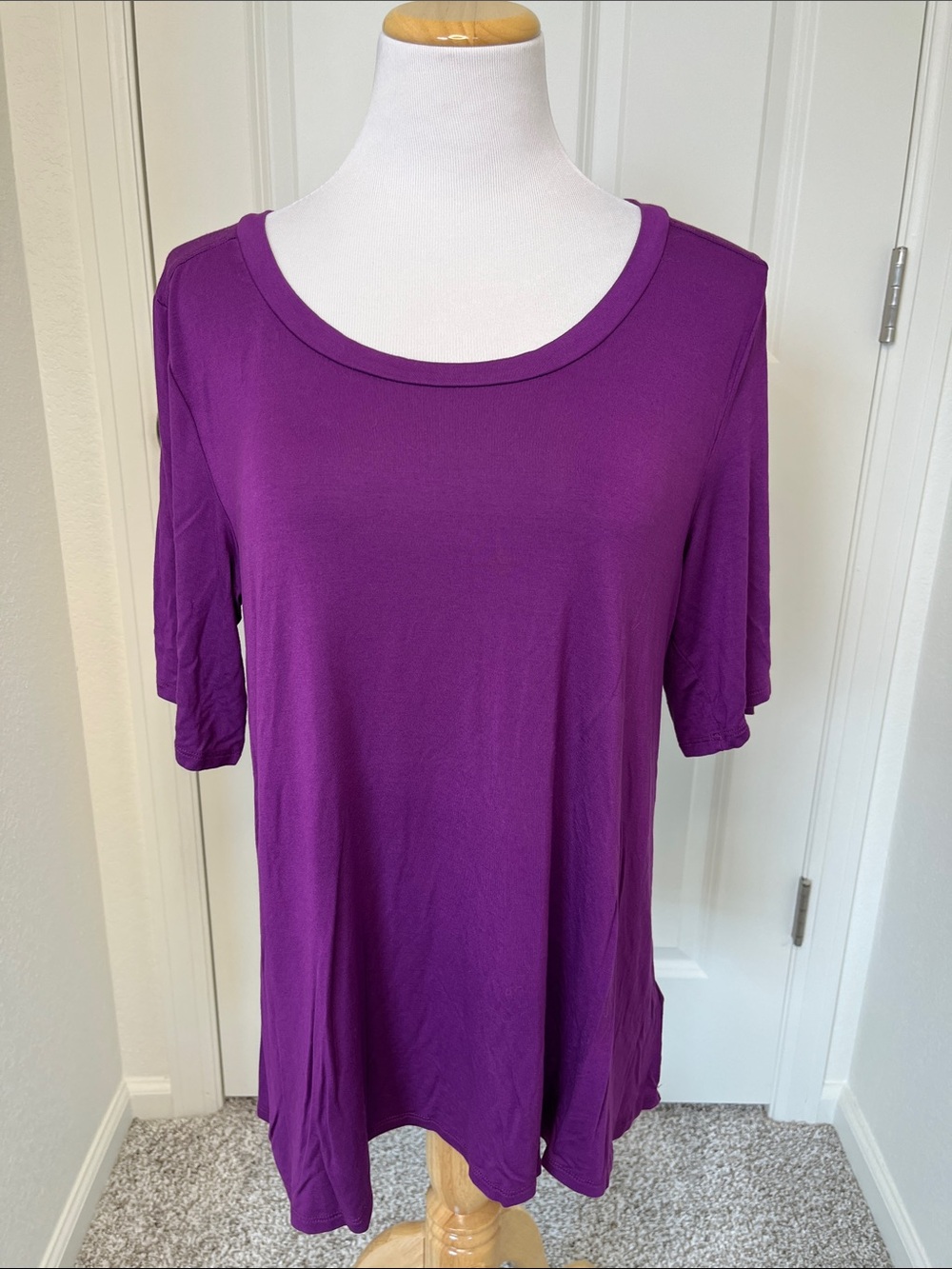 LuLaRoe Bold Purple Scoop Neck Short Sleeve Tee, Medium